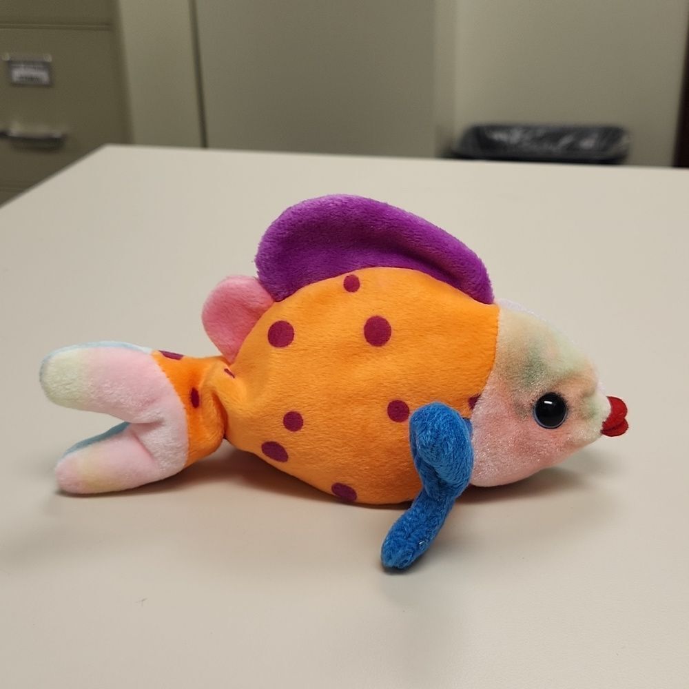 Ty Lips Fish Beanie Baby 1999 PE Pellets Plush